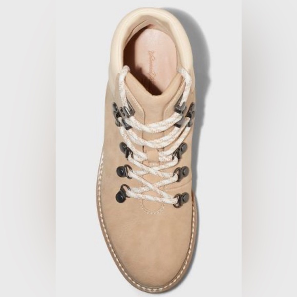 Women's Chunky Tully Lace-Up Tan Winter Hiking Boots - Universal Thread™ 8 1/2 - Picture 3 of 10